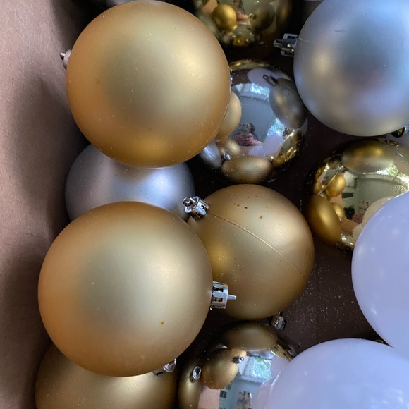 Winter Wonder Lane 32 Piece Shatterproof Ornaments - Picture 12 of 14